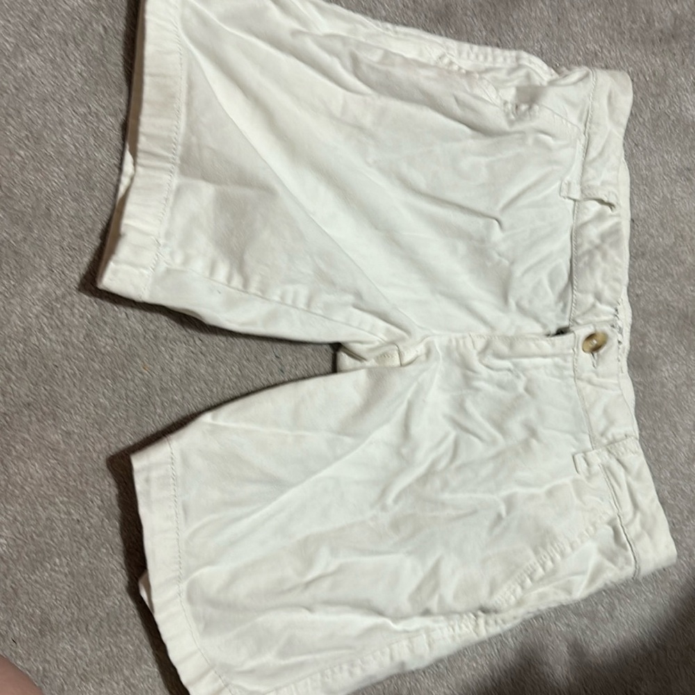 Size 7/8 white Aeropostale shorts, perfect used condition.